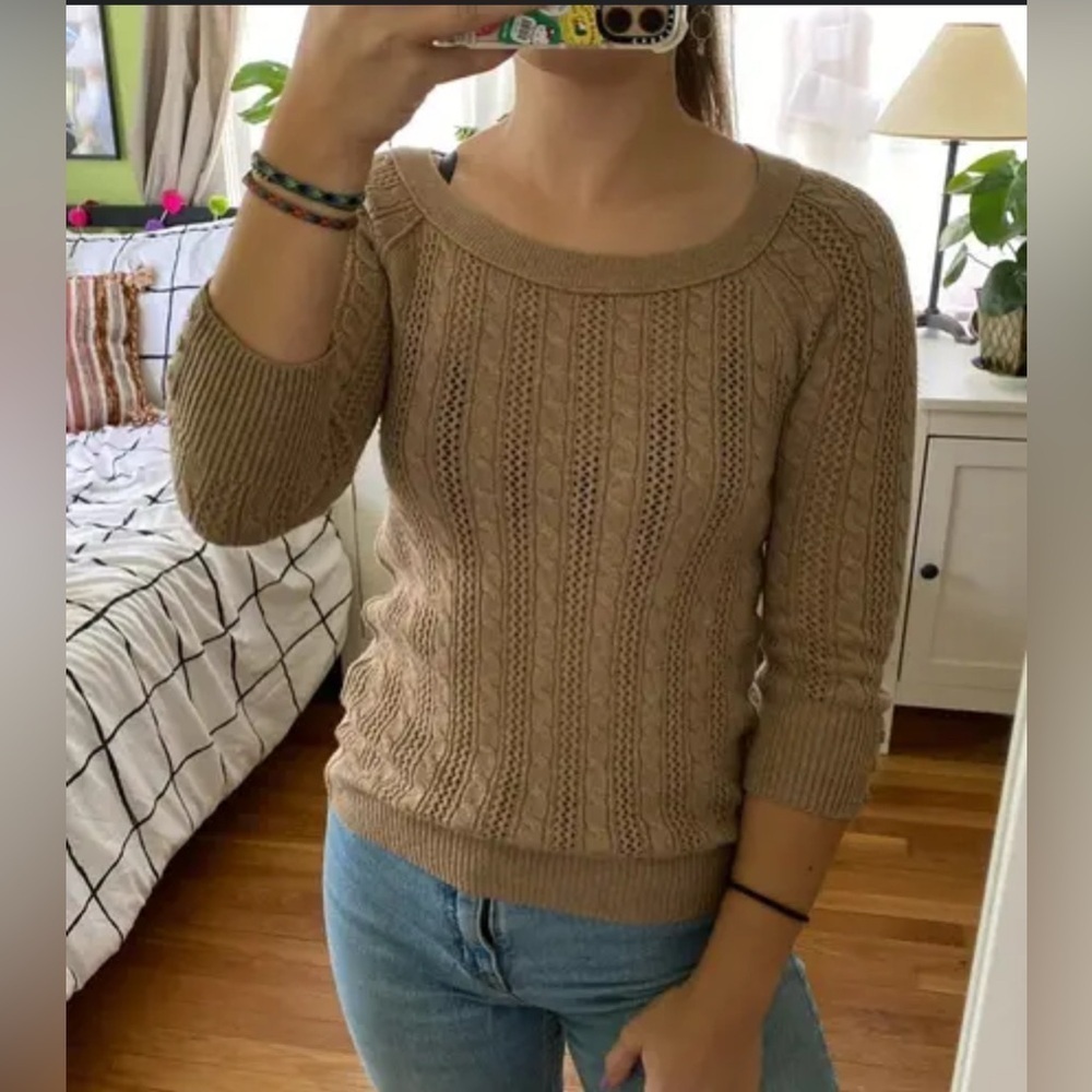 American Eagle Wool Blend Knit Sweater Tan Size XS. 3 button detail on sleeve.
